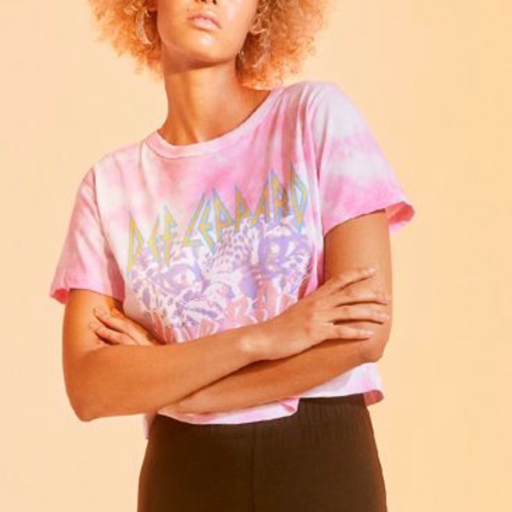 daydreamer // pink cropped def leppard band tee - Picture 2 of 3